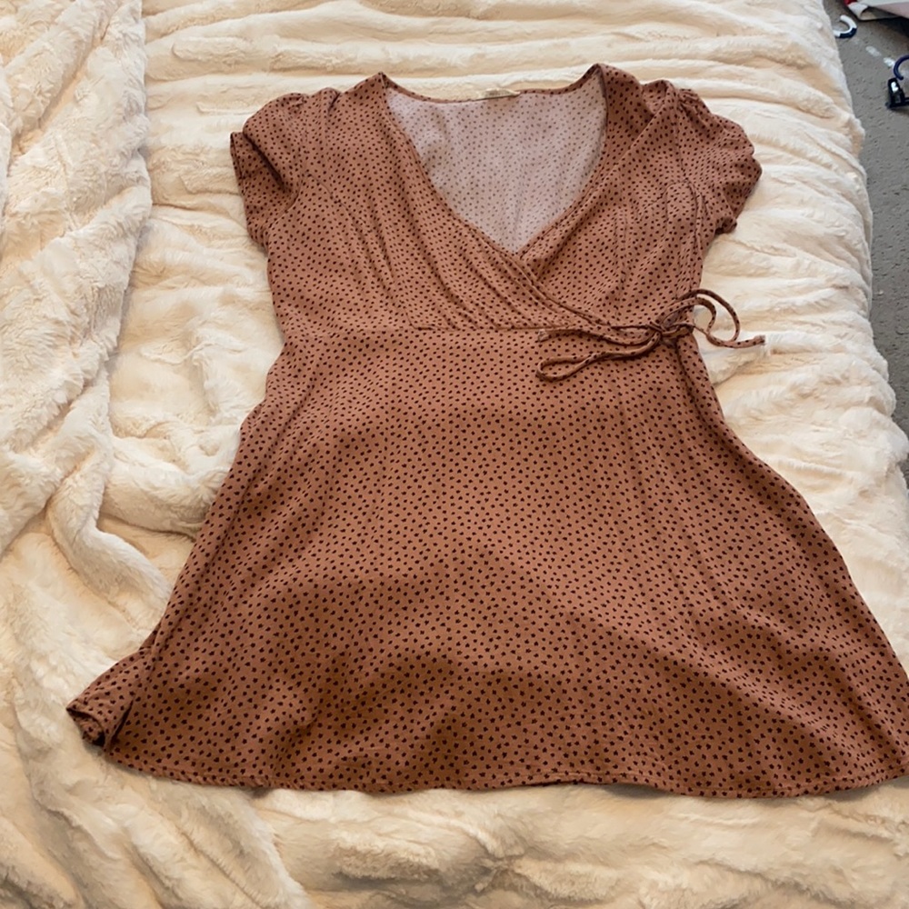 Short rust colored dress with small black flowers